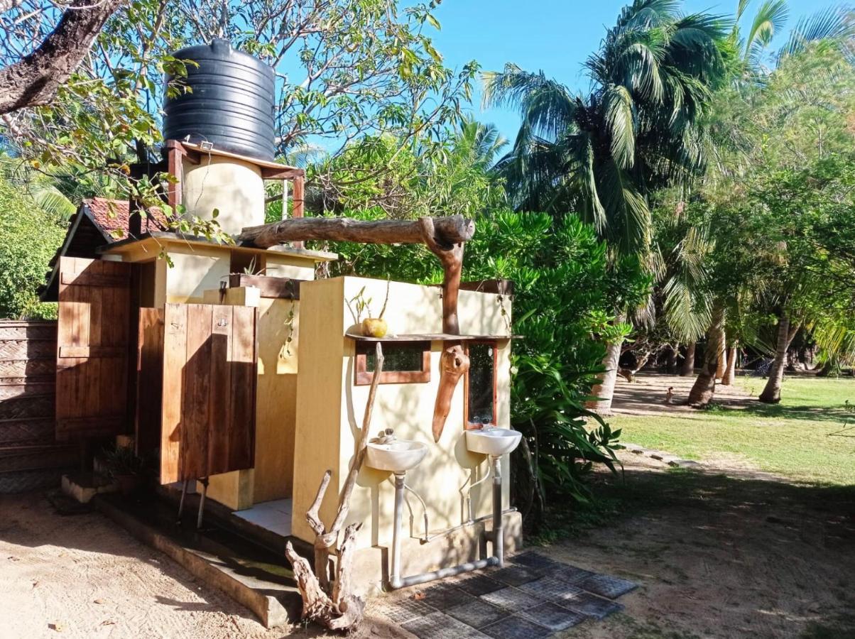 Kite House Cafe Bed and Breakfast Kalpitiya Exteriör bild