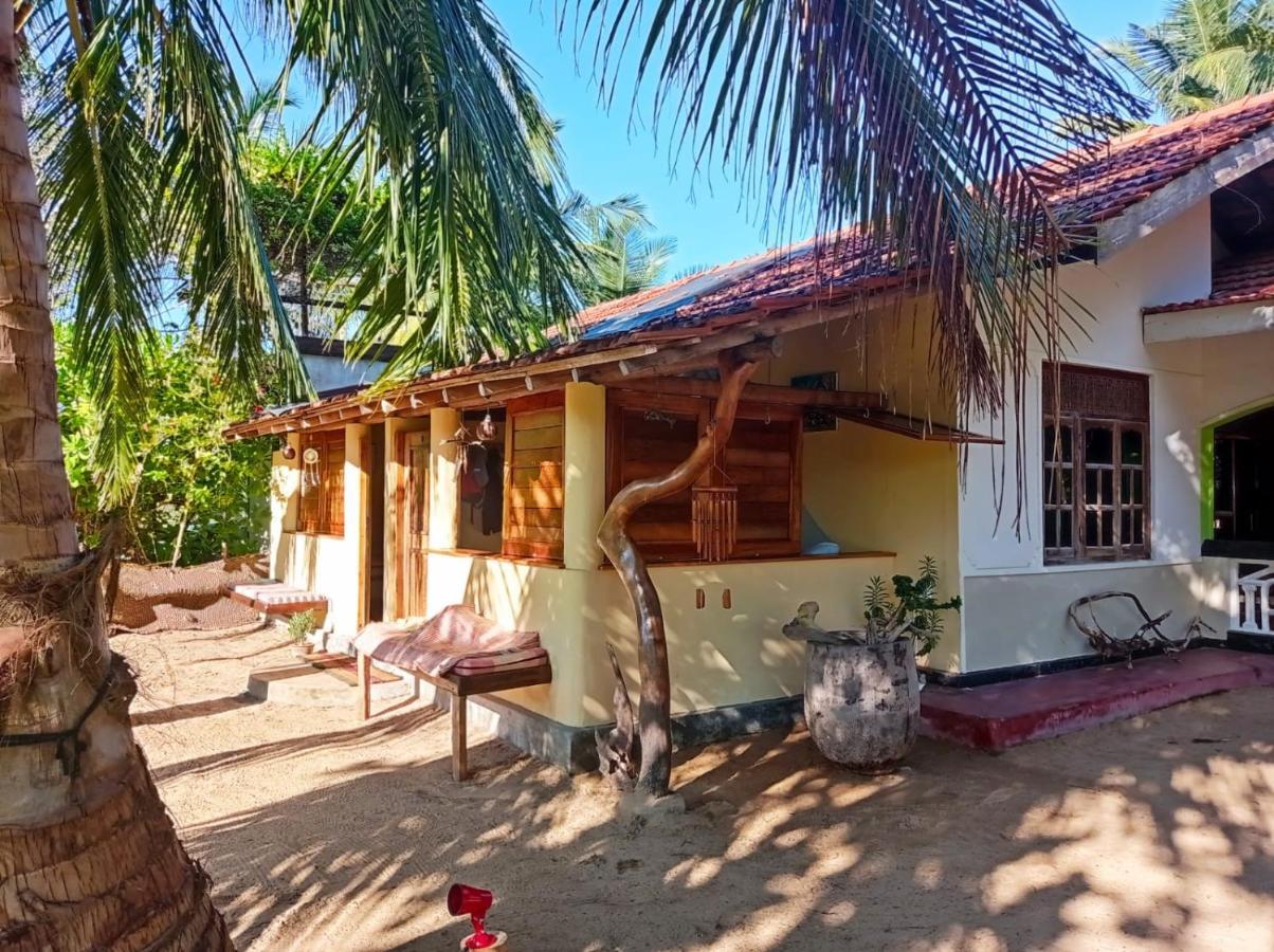 Kite House Cafe Bed and Breakfast Kalpitiya Exteriör bild