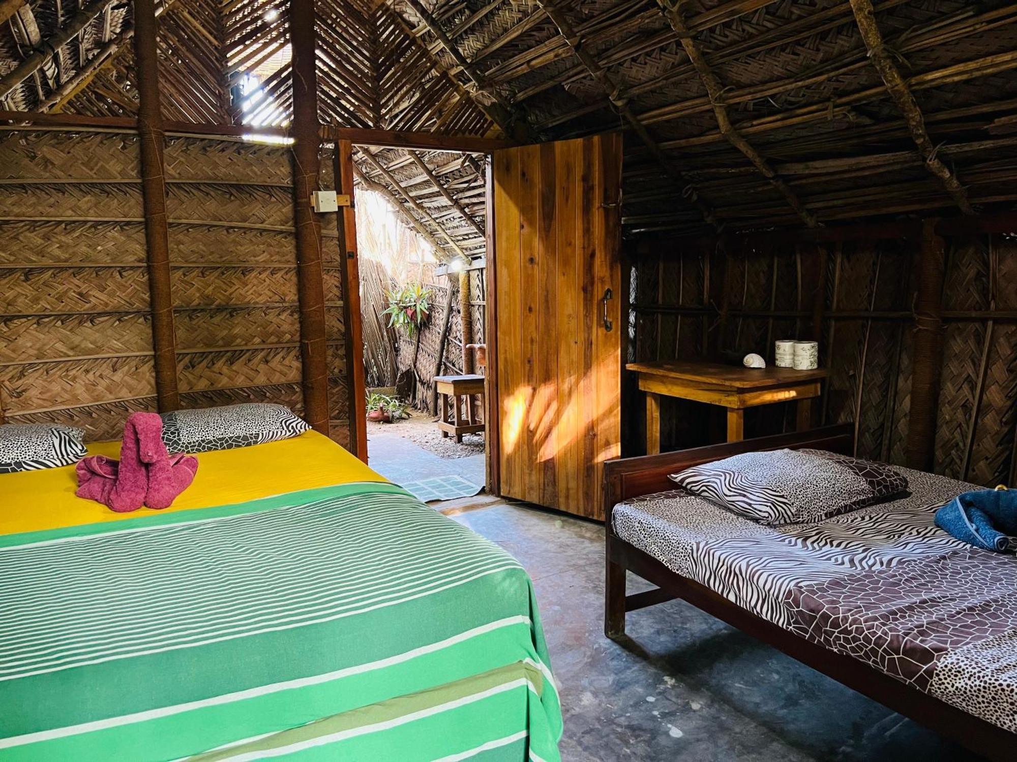 Kite House Cafe Bed and Breakfast Kalpitiya Exteriör bild