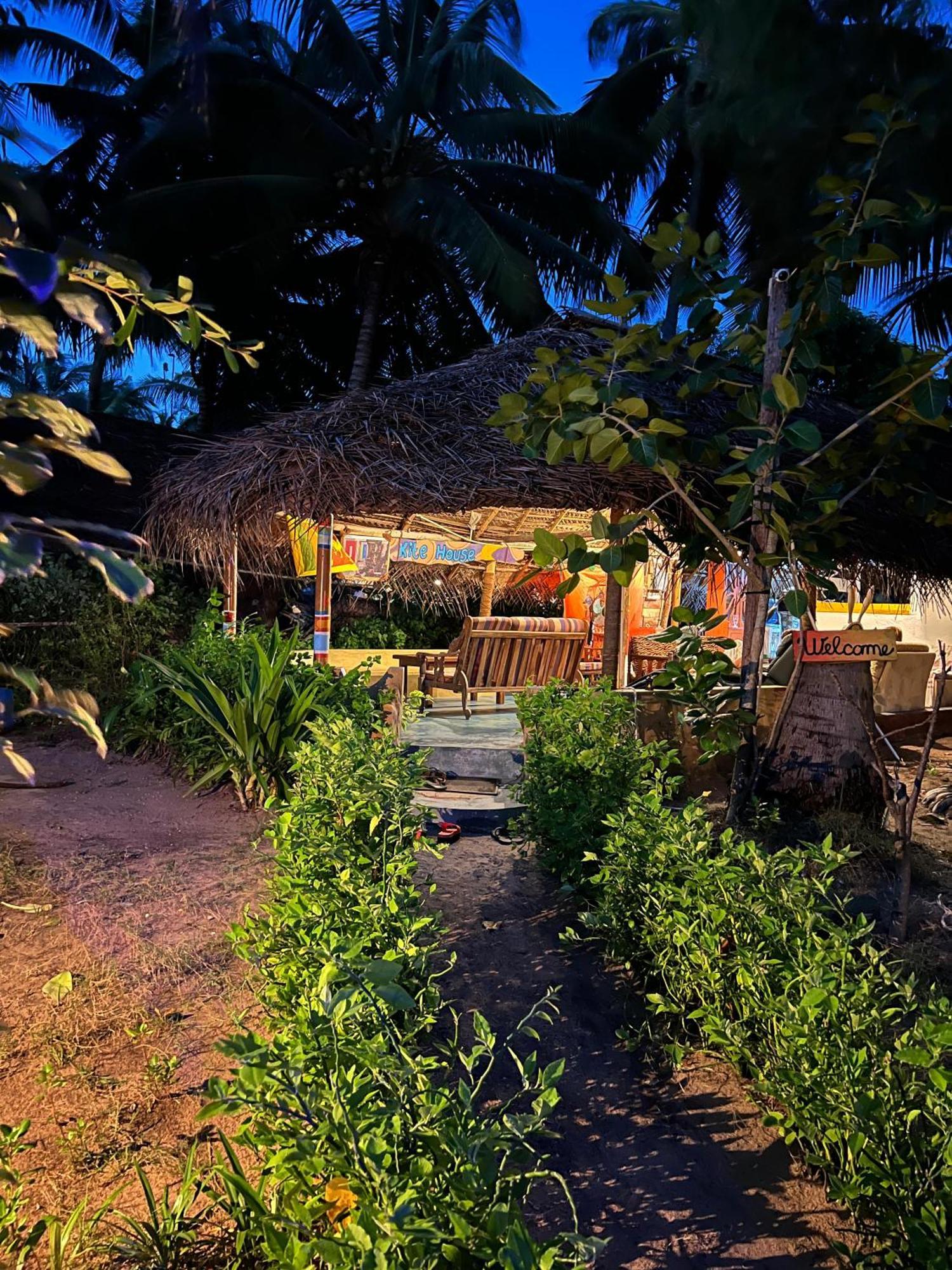 Kite House Cafe Bed and Breakfast Kalpitiya Exteriör bild